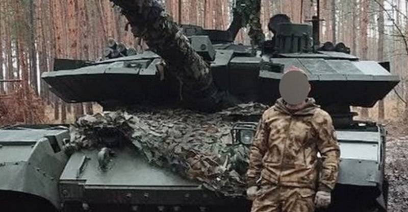 Танк Т-62М скрестили с современным Т-90М