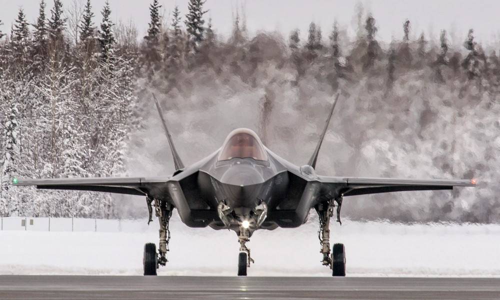 Финляндию придётся бомбить: F-35 с ядерным оружием встают у границы с РФ