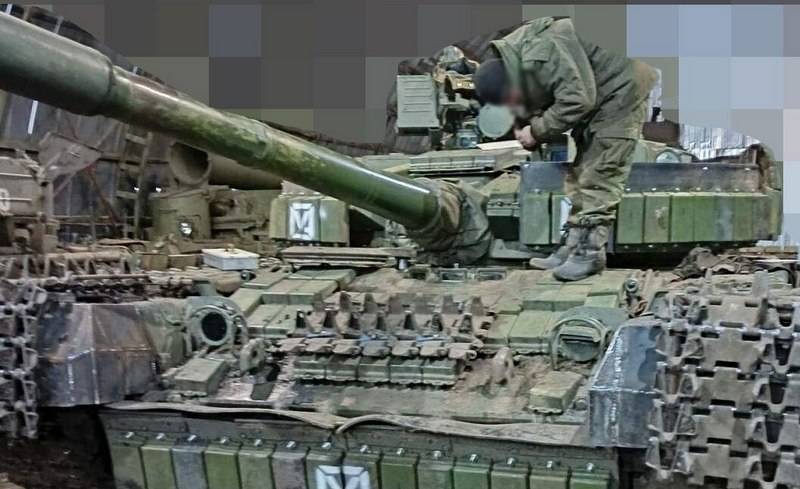 Защиту русского Т-80БВ укрепили траками и "реактивной броней" в два слоя