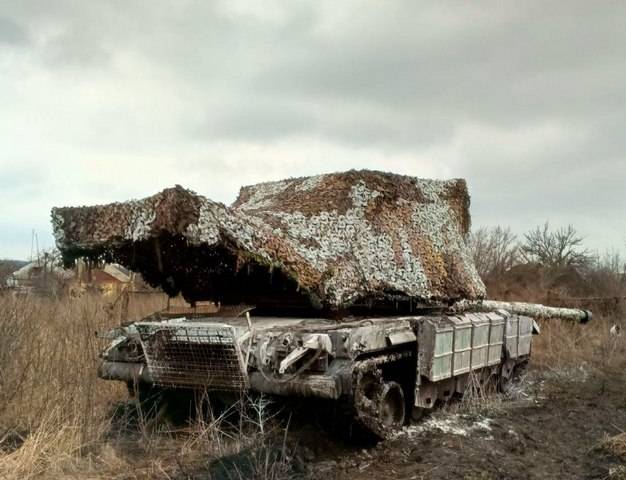 "Реактивный" российский танк Т-80 получил гигантский противодронный козырек