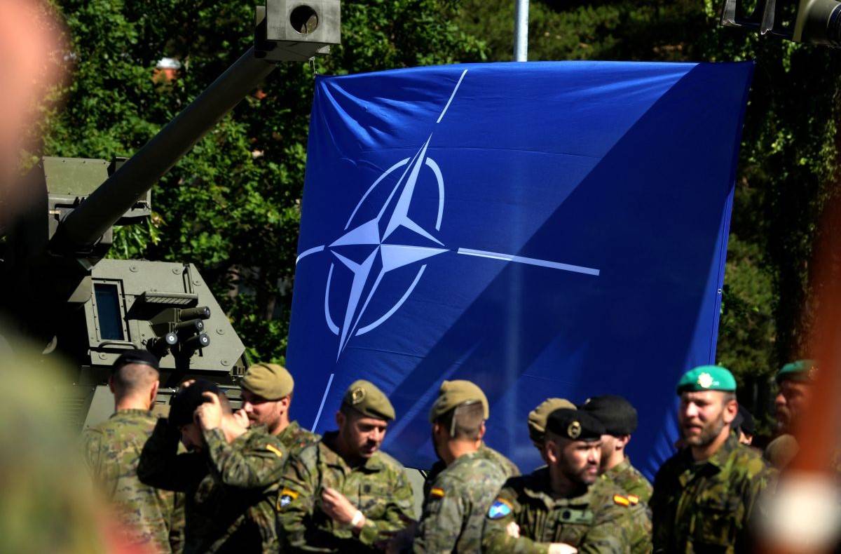 НАТО и навязывает России новый виток гонки вооружений