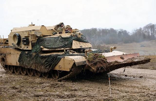Уничтожен первый украинский штурмовой танк M1150 ABV на базе М1 Abrams