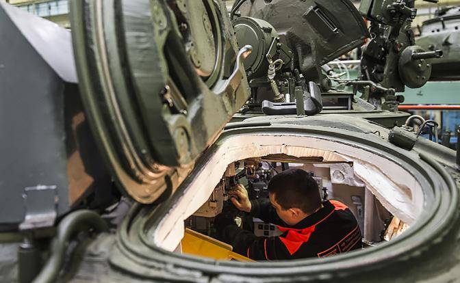 Омск готовит к выпуску новый танк Т-100, который станет «Арматой-лайт»