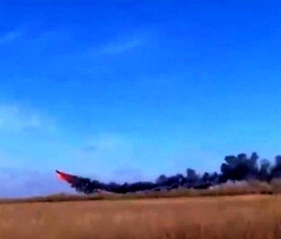 Падающий горящий украинский вертолет показали на видео