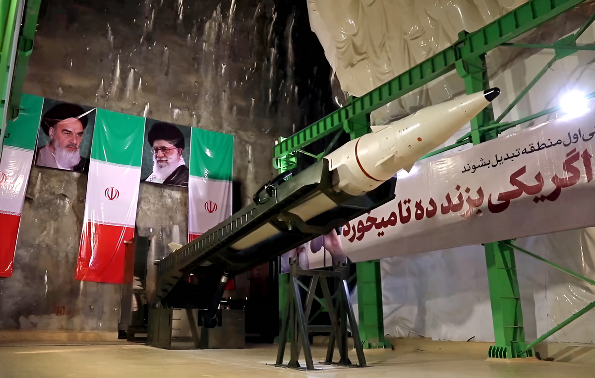 Израильтяне делятся кадрами ночных прилетов иранских баллистических ракет