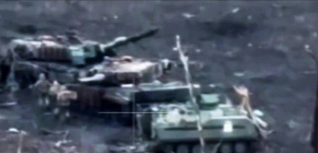 Проклятое место: рядом с врезавшимися Leopard 2 продолжают гибнуть боевики