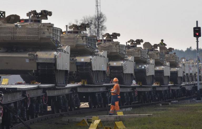 Танки Abrams уводят от линии фронта: в Пентагоне нервничают