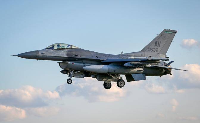 Полеты под прикрытием: F-16 уже в небе Украины