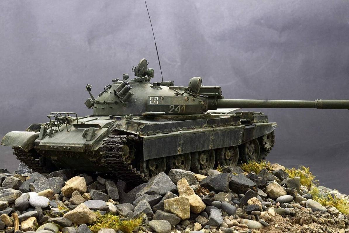 Старые Т-62 снова в строю! Зачем России возвращать в строй старые танки?