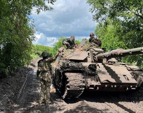 Российский снаряд проломил крышу башни словенскому танку M55S ВСУ