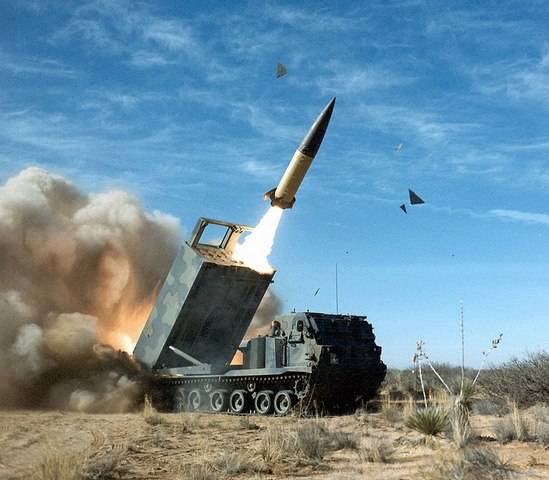 Появились первые кадры уничтожения установки M270 MLRS с ракетами ATACMS