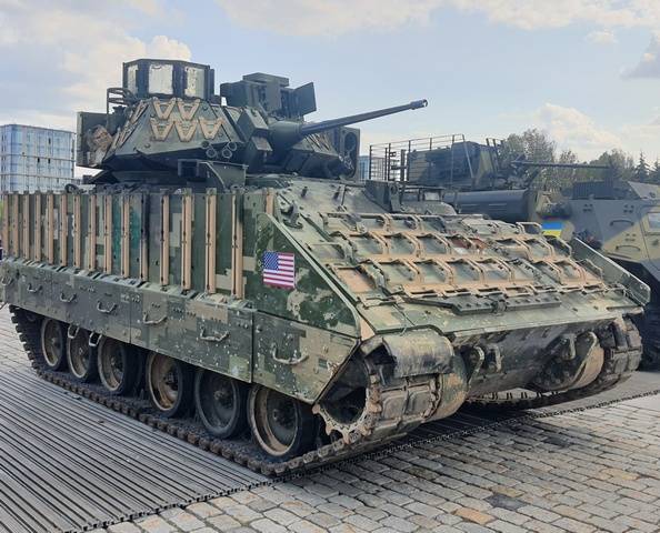 Горят как спички: у подбитых БМП M2 Bradley воспламеняется топливо в баках