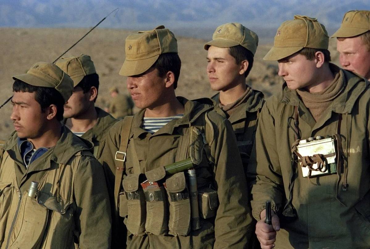 Почему советские солдаты в Афганистане носили лифчики?