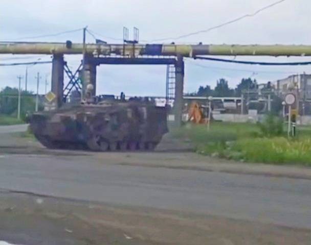 В Нижнем Тагиле заметили новый тяжелый БТР на платформе танков Т-72/90