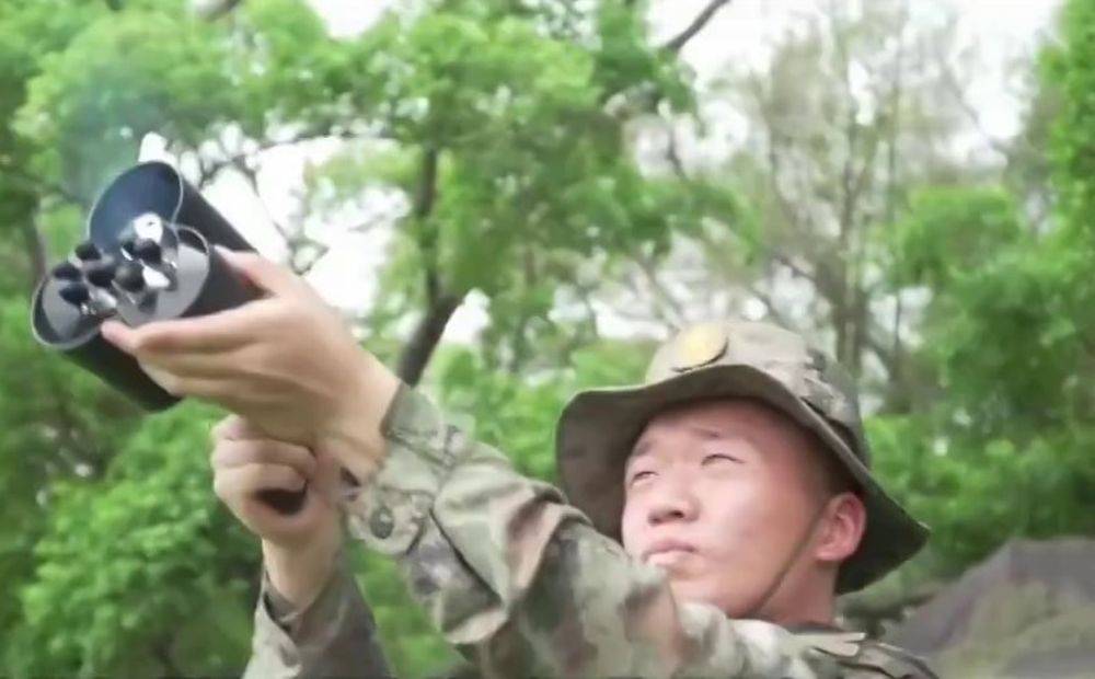 Военные КНР и Лаоса отрабатывают перехват FPV-дронов сеткострелами