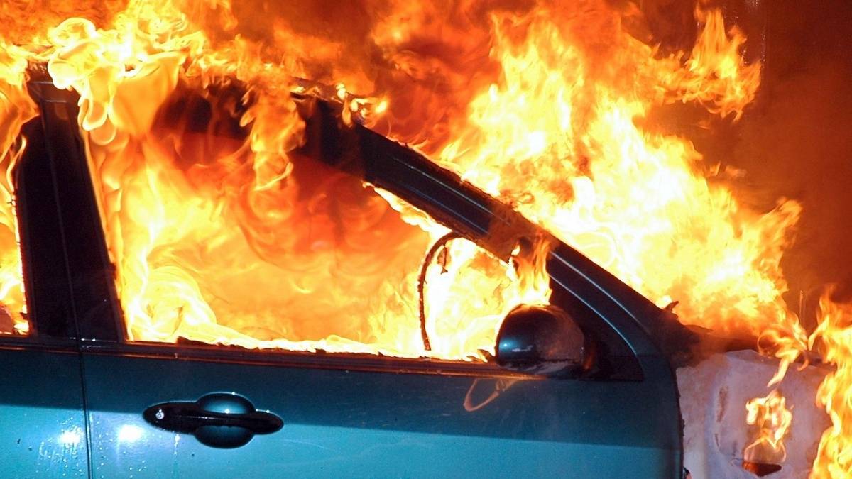 Одесса: К ежедневным поджогам авто ТЦК добавились горящие могилы ВСУшников