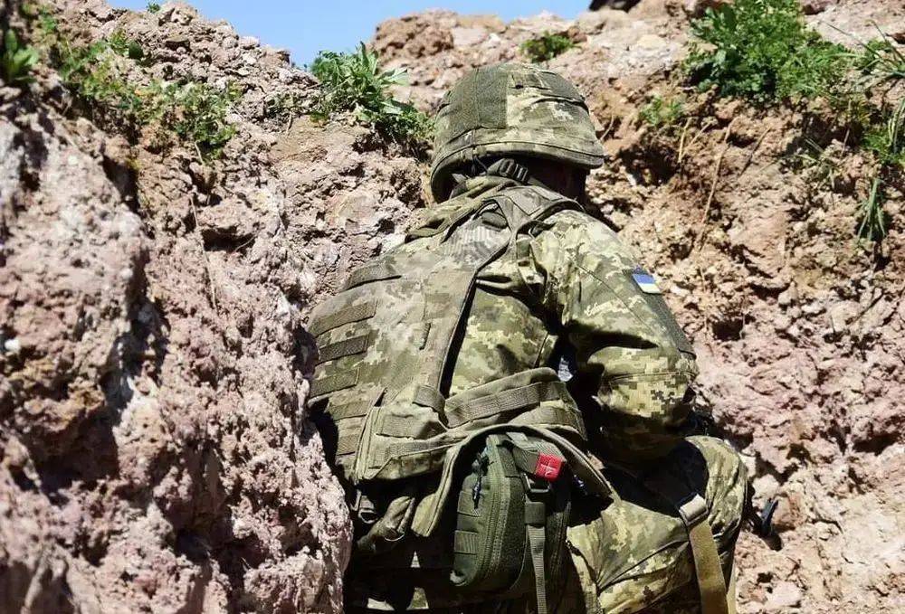 Немецкий эксперт: на Донбассе оборона ВСУ трещит по швам под ударами ВС РФ