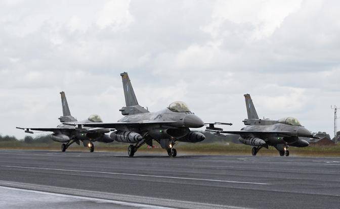 Секреты СБУ: украинцев учат летать на F-16 для отвода глаз