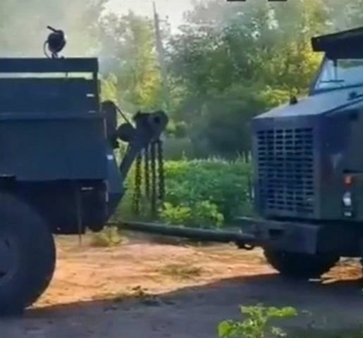 Украинцы безуспешно попытались эвакуировать "Уралом" 20-тонный тягач из США