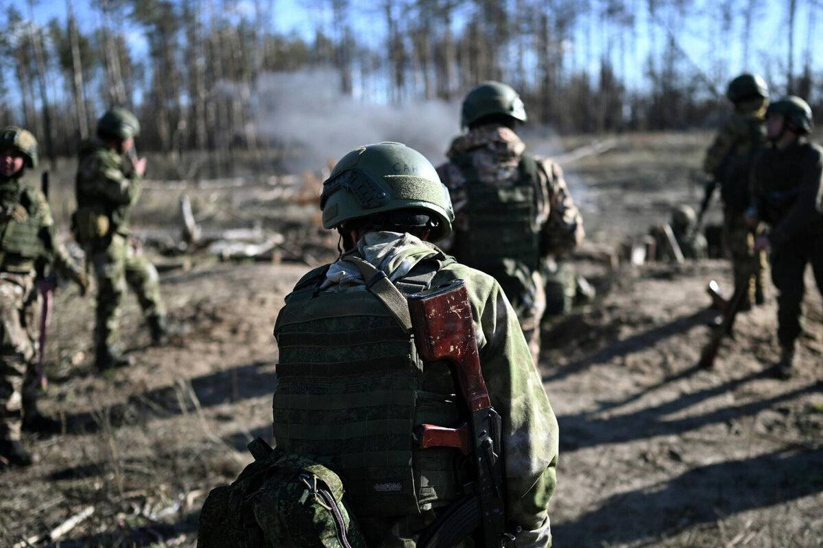 На Донбасском фронте ВСУ оставляют позиции, опасаясь окружения