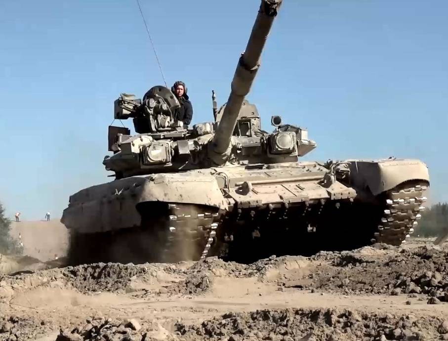 Т-90 с литой башней и комплексом 