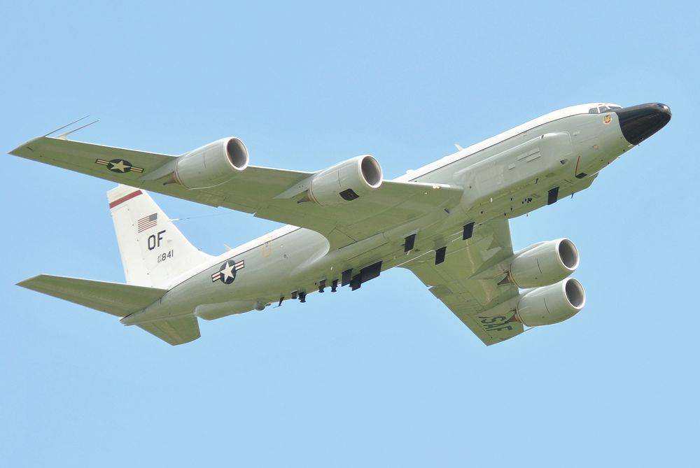 Визиты RC-135W в Черное море связаны со скорым появлением F-16 у Украины