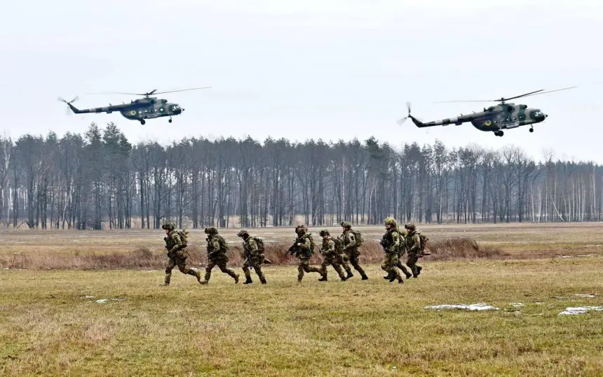 Почему гражданам США вдруг рекомендовали покинуть Беларусь?