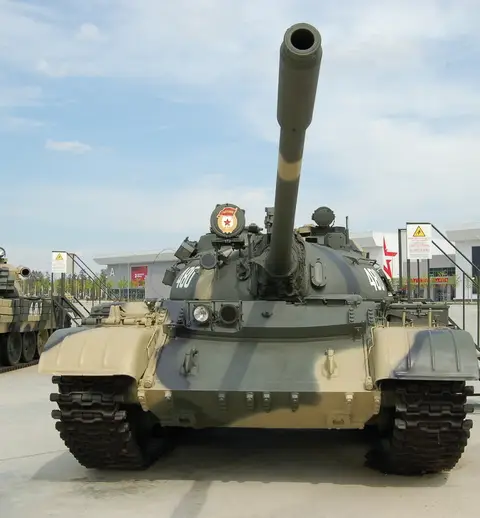 Старенький Т-55 на СВО без проблем превратит в кучу металлолома M2 Bradley