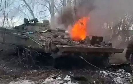 Боевики ВСУ в отчаянии бросали снег в люк, пытаясь потушить Bgbv 90 Боевики ВСУ в отчаянии бросали снег в люк, пытаясь потушить Bgbv 90