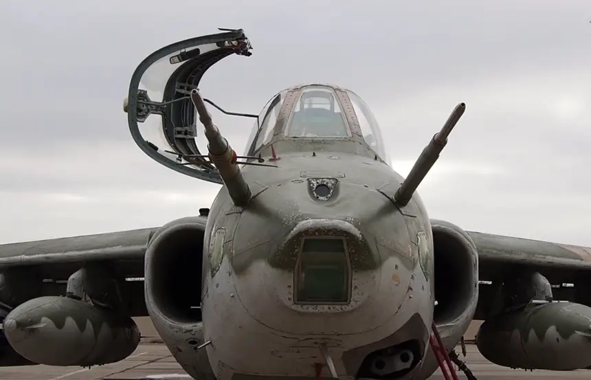 Су-25 не оставили шансов: ВС РФ разнесли бронетехнику ВСУ на границе Су-25 не оставили шансов: ВС РФ разнесли бронетехнику ВСУ на границе