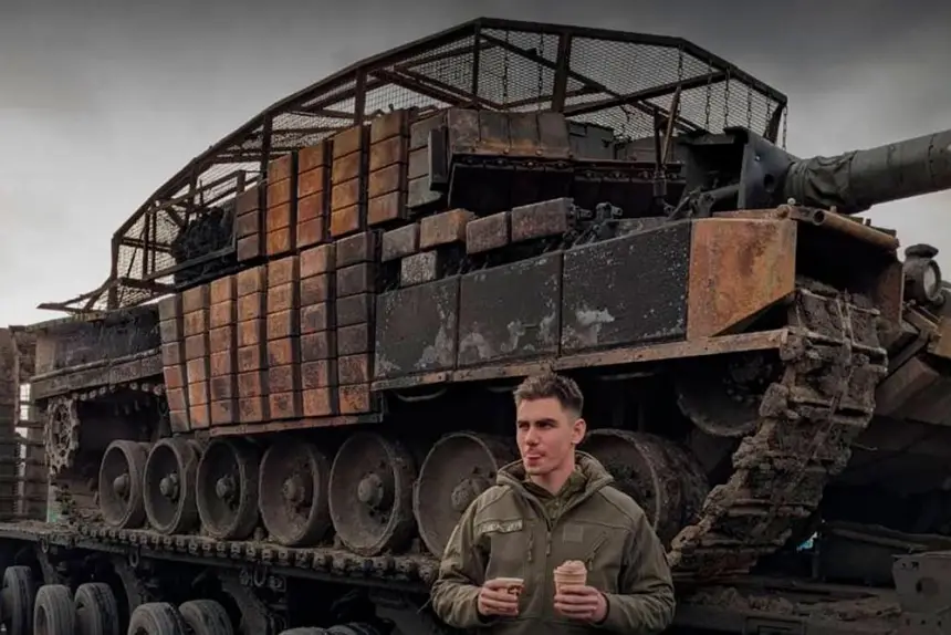 Боевики ВСУ вывезли в тыл танк Leopard 2А4, у которого взорвались снаряды Боевики ВСУ вывезли в тыл танк Leopard 2А4, у которого взорвались снаряды