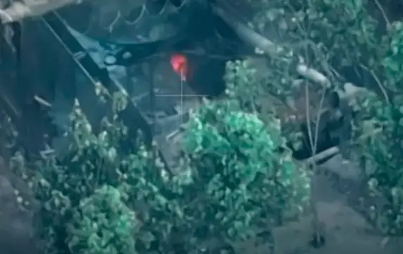 Очередная американская САУ М109 получила гигантскую пробоину в корпусе Очередная американская САУ М109 получила гигантскую пробоину в корпусе