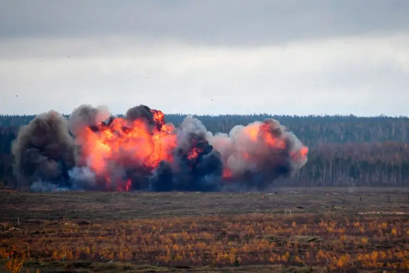 Появилось видео взрыва сразу четырех ФАБ-500 в одном месте Появилось видео взрыва сразу четырех ФАБ-500 в одном месте