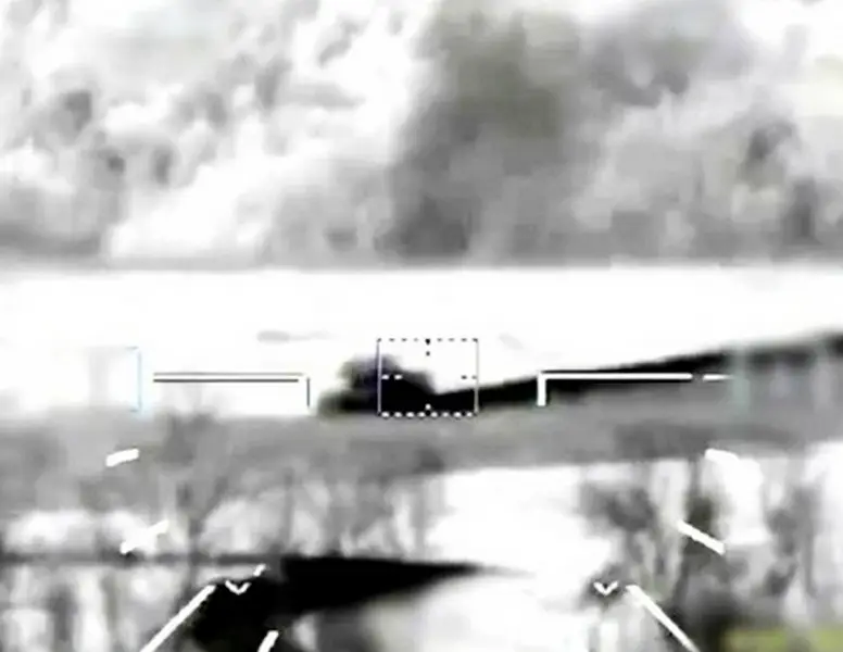 Новейшие "летающие танки" - вертолеты Ми-28НМ жгут танки целыми колоннам Новейшие "летающие танки" - вертолеты Ми-28НМ жгут танки целыми колоннам