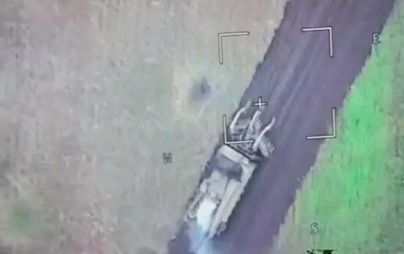 Бронемашину на базе Leopard 1 сожгли при попытке прорваться к границе Бронемашину на базе Leopard 1 сожгли при попытке прорваться к границе