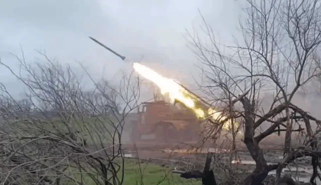 Под шквалом огня: «Восток» накрыл залпом позиции ВСУ в южно-донецком сектор Под шквалом огня: «Восток» накрыл залпом позиции ВСУ в южно-донецком сектор