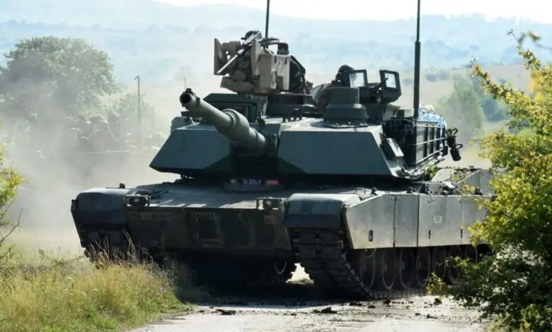 Ржавая поддержка Киева: Австралия отправила на Украину старые танки Abrams Ржавая поддержка Киева: Австралия отправила на Украину старые танки Abrams