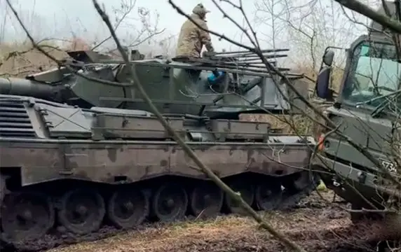 ВСУ в спешке перебросили "голые" танки Leopard 1 в Сумскую область ВСУ в спешке перебросили "голые" танки Leopard 1 в Сумскую область