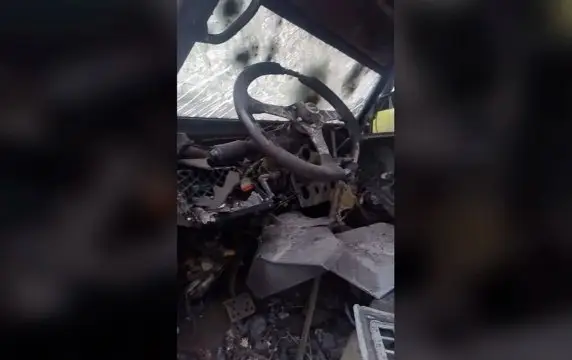 Выпотрошенный дронами итальянский броневик Iveco LMV сняли на видео Выпотрошенный дронами итальянский броневик Iveco LMV сняли на видео
