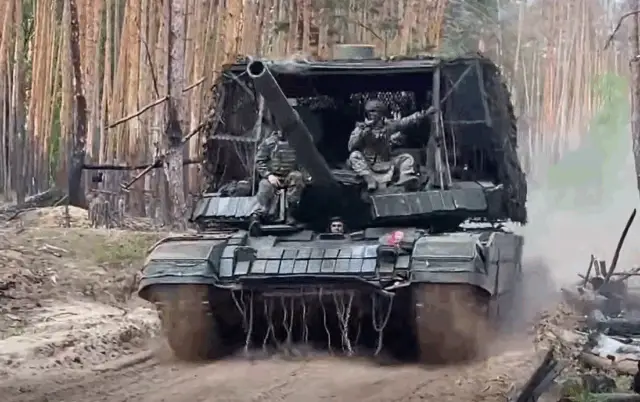 Военный «Прорыв»: в РФ значительно увеличили объём выпуска танков Т-90М Военный «Прорыв»: в РФ значительно увеличили объём выпуска танков Т-90М