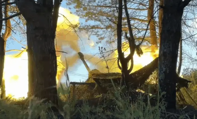 Удар возмездия: расчёт гаубицы «Д-20» уничтожил пункт управления БПЛА ВСУ Удар возмездия: расчёт гаубицы «Д-20» уничтожил пункт управления БПЛА ВСУ