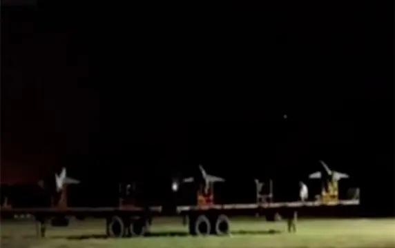 Появилось видео массового старта иранских дронов-камикадзе Arash-2 Появилось видео массового старта иранских дронов-камикадзе Arash-2