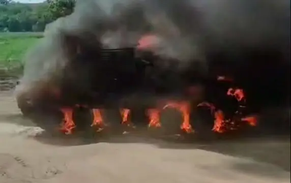 Появилось видео с объятым пламенем украинским Т-80 Появилось видео с объятым пламенем украинским Т-80