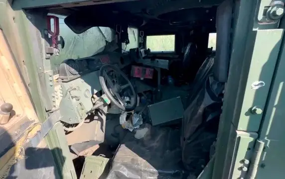 Появилось фото разорванного на части американского Humvee Появилось фото разорванного на части американского Humvee