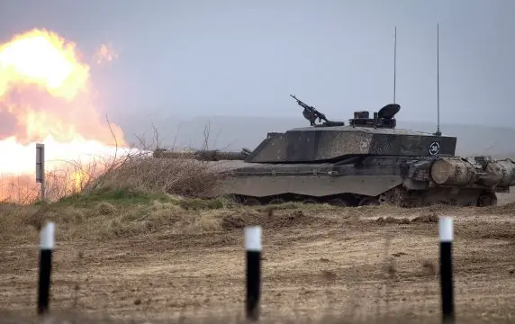 Английские танки Challenger 2 ВСУ теперь используют в тылу в учебных целях Английские танки Challenger 2 ВСУ теперь используют в тылу в учебных целях