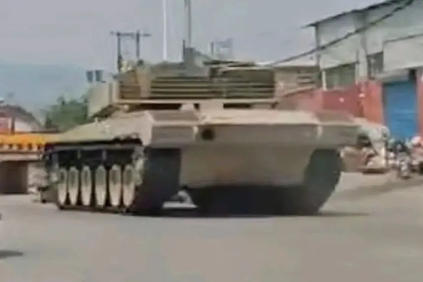 В Китае замечен экспериментальный танк с гибридной силовой установкой В Китае замечен экспериментальный танк с гибридной силовой установкой