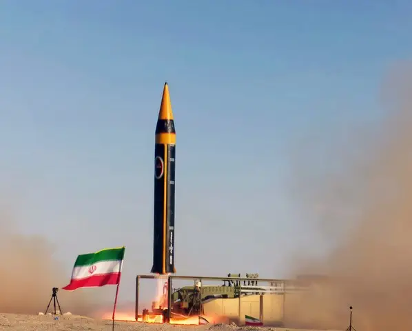 Иранская ракета "Хорремшехр-4" может обрушить "дождь" из 80 зарядов Иранская ракета "Хорремшехр-4" может обрушить "дождь" из 80 зарядов