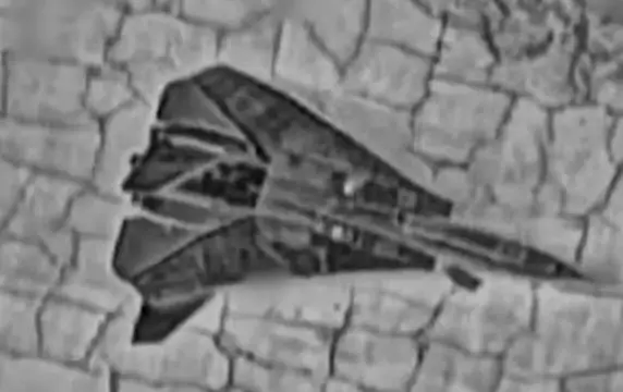 Израильтяне уничтожили два не способных летать иранских F-14 Tomcat Израильтяне уничтожили два не способных летать иранских F-14 Tomcat