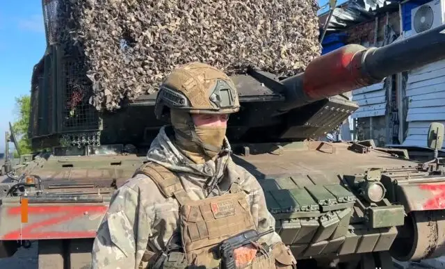 Немецкий зверь в русских руках: ВДВ вывезли танк Leopard из Курской области