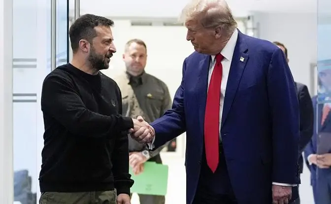 Матерый Трамп играет с «просроченным» Зеленским в кошки-мышки Матерый Трамп играет с «просроченным» Зеленским в кошки-мышки
